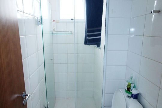 Banheiro de apartamento para alugar com 2 quartos, 55m² em Irajá, Rio de Janeiro
