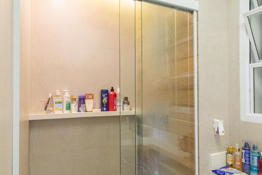 Banheiro da Suíte de apartamento para alugar com 2 quartos, 55m² em São Pedro, Osasco
