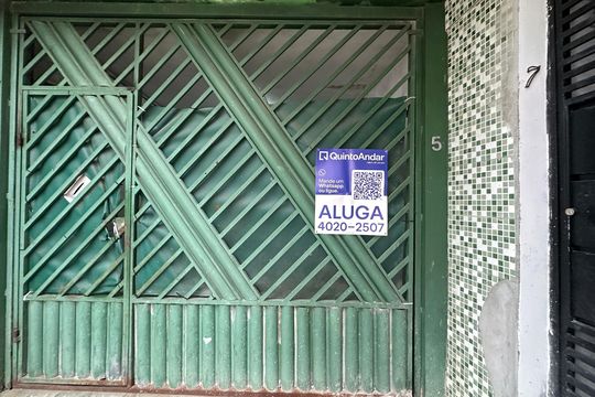 Fachada de casa para alugar com 2 quartos, 110m² em Jardim do Líbano, Barueri