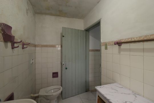 Banheiro da Casa 1 de casa à venda com 4 quartos, 240m² em Vila Tibiriçá, Santo André