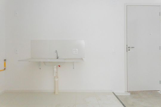 Cozinha de apartamento para alugar com 2 quartos, 33m² em Veleiros, São Paulo