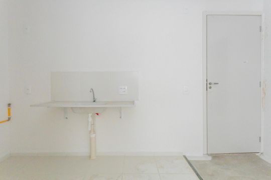 Cozinha de apartamento para alugar com 2 quartos, 33m² em Veleiros, São Paulo
