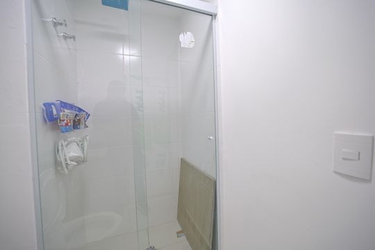 Banheiro de apartamento para alugar com 1 quarto, 33m² em Vila Guilhermina, São Paulo