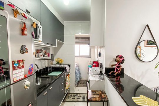 Cozinha  de apartamento à venda com 2 quartos, 49m² em Parque Paineiras, São Paulo