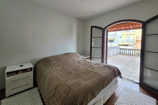 Suíte  de casa à venda com 3 quartos, 220m² em Vila Camilópolis, Santo André