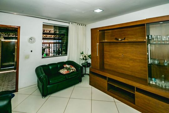 Casa à venda com 3 quartos, 131m² em Planalto, Belo Horizonte