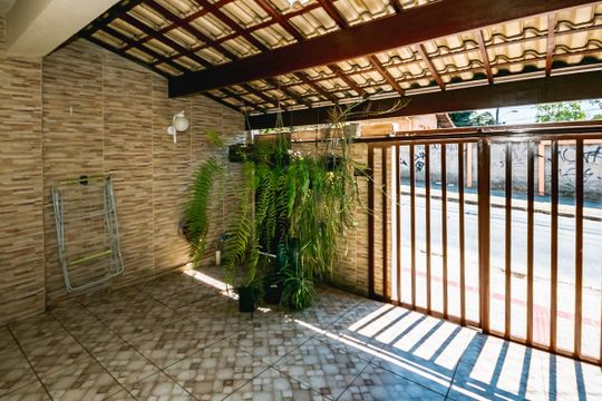 Garagem de casa à venda com 3 quartos, 131m² em Planalto, Belo Horizonte