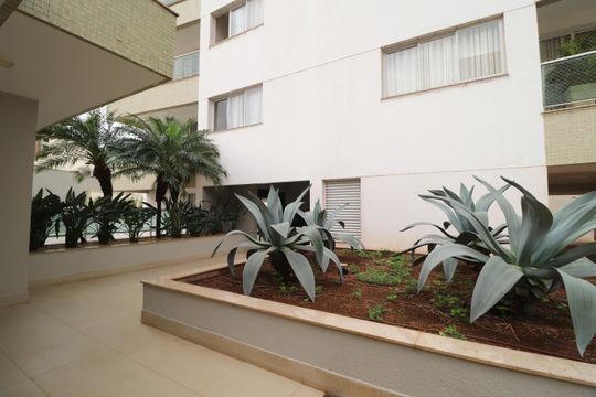 Hall de entrada de apartamento para alugar com 3 quartos, 135m² em Copacabana, Uberlândia