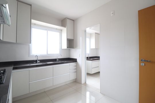 Cozinha de apartamento para alugar com 3 quartos, 135m² em Copacabana, Uberlândia