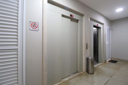 Elevadores de apartamento para alugar com 3 quartos, 135m² em Copacabana, Uberlândia