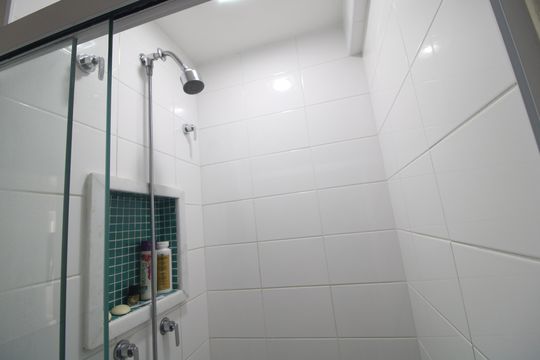 Banheiro comum de apartamento à venda com 3 quartos, 75m² em Jardim Umuarama, São Paulo