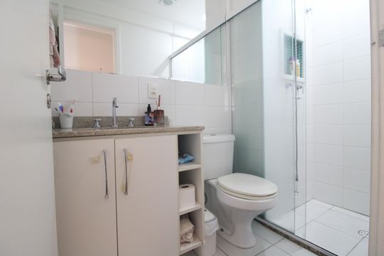 Banheiro comum de apartamento à venda com 3 quartos, 75m² em Jardim Umuarama, São Paulo