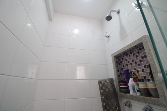 Banheiro da suíte de apartamento à venda com 3 quartos, 75m² em Jardim Umuarama, São Paulo