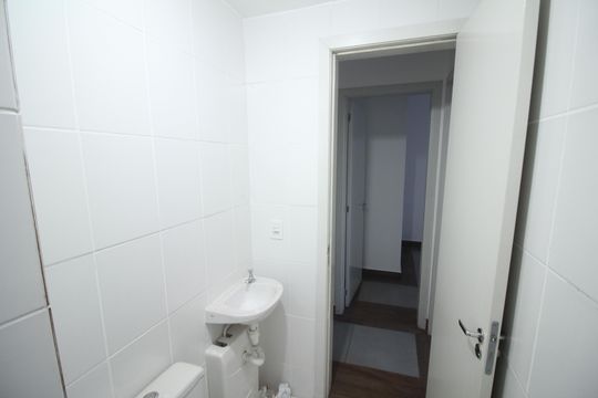Banheiro de apartamento à venda com 2 quartos, 47m² em Camargos, Belo Horizonte