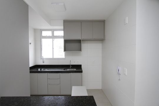 Cozinha de apartamento para alugar com 2 quartos, 57m² em Buritis, Belo Horizonte