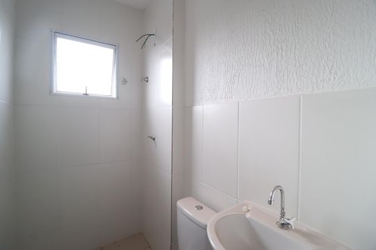 Banheiro Social de apartamento para alugar com 2 quartos, 46m² em Vila Maria, Uberlândia