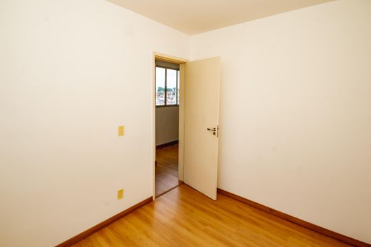 Quarto 2 de apartamento para alugar com 2 quartos, 49m² em São João Batista, Belo Horizonte