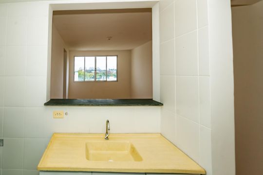 Cozinha de apartamento para alugar com 2 quartos, 49m² em São João Batista, Belo Horizonte