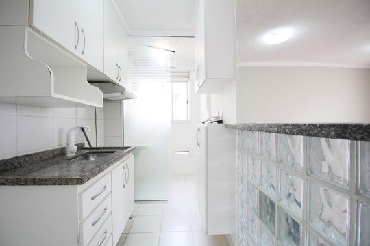 Cozinha de apartamento para alugar com 2 quartos, 57m² em Vila Pirajussara, São Paulo