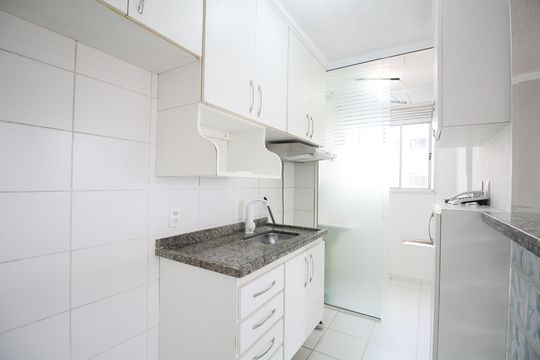 Cozinha de apartamento para alugar com 2 quartos, 57m² em Vila Pirajussara, São Paulo