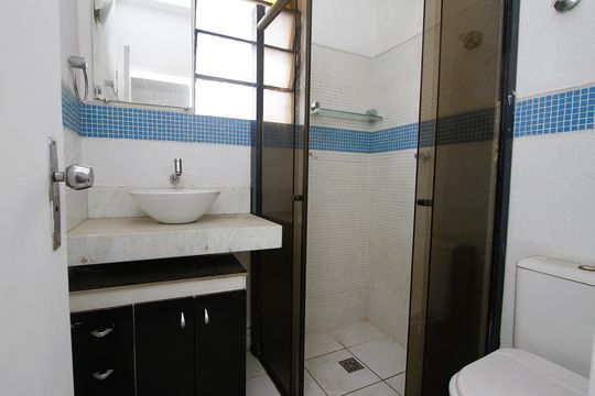Banheiro 1 de apartamento para alugar com 2 quartos, 84m² em Alto Caiçaras, Belo Horizonte
