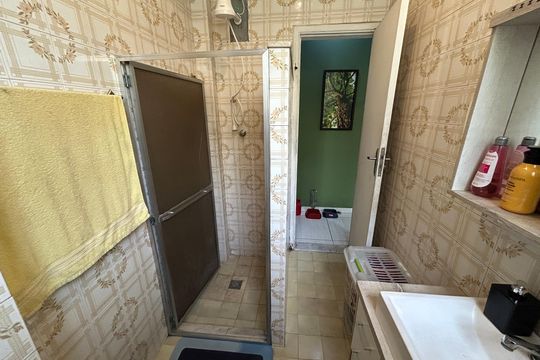 Banheiro de apartamento para alugar com 2 quartos, 54m² em Praça Seca, Rio de Janeiro