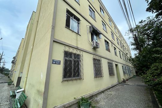 Fachada do bloco de apartamento para alugar com 2 quartos, 54m² em Praça Seca, Rio de Janeiro