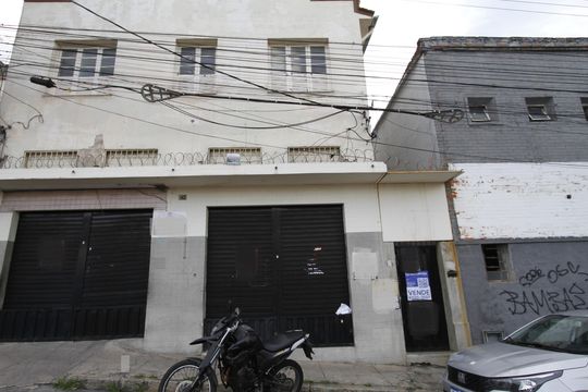 Fachada de casa à venda com 2 quartos, 90m² em Carlos Prates, Belo Horizonte
