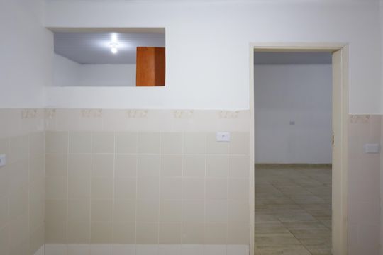 Cozinha de casa para alugar com 1 quarto, 70m² em Cupecê, São Paulo