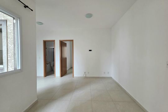 Sala  de apartamento à venda com 1 quarto, 38m² em Vila Sao Pedro, Santo André