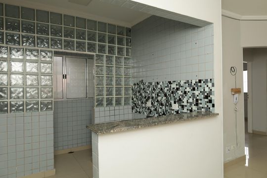 Cozinha de apartamento para alugar com 3 quartos, 48m² em Jardim das Oliveiras, São Paulo