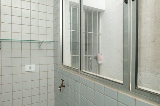 Área de Serviço de apartamento para alugar com 3 quartos, 48m² em Jardim das Oliveiras, São Paulo