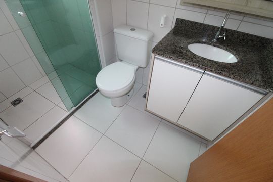 Banheiro da Suíte de apartamento para alugar com 2 quartos, 90m² em Parque Industrial, São José dos Campos