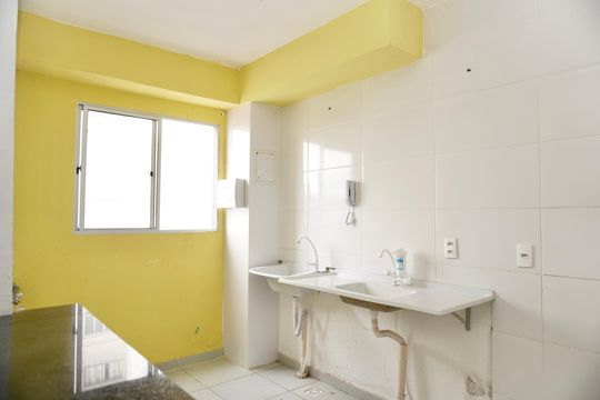 Cozinha de apartamento para alugar com 2 quartos, 48m² em Granja de Freitas, Belo Horizonte