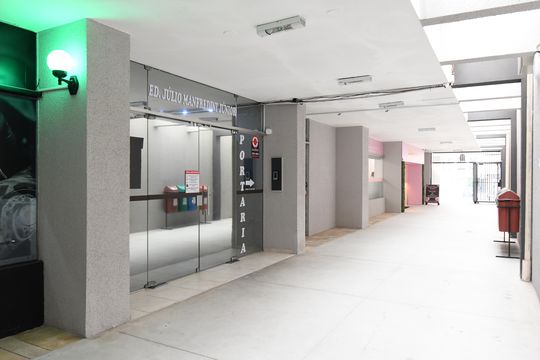 Portaria de apartamento para alugar com 1 quarto, 46m² em Centro, Curitiba