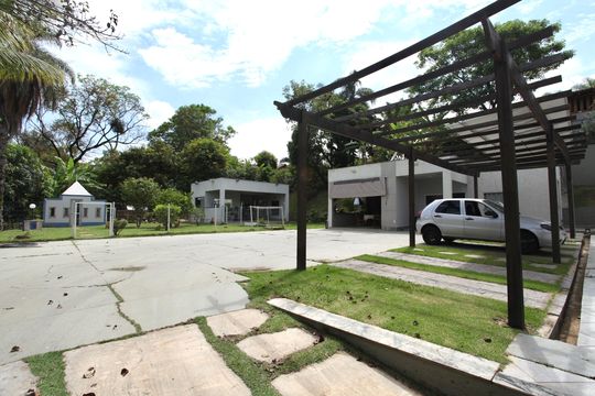 Garagem de casa de condomínio à venda com 6 quartos, 586m² em Estância do Hibisco, Contagem