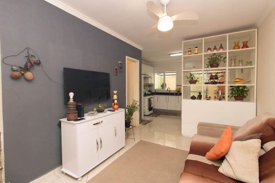 Sala de casa de condomínio à venda com 2 quartos, 67m² em Vila Irmaos Arnoni, São Paulo