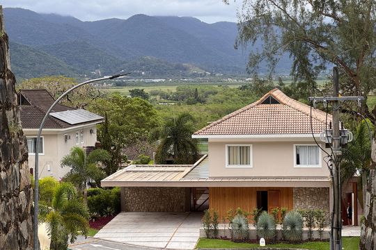 Vista Área externa de casa de condomínio à venda com 5 quartos, 650m² em Recreio dos Bandeirantes, Rio de Janeiro
