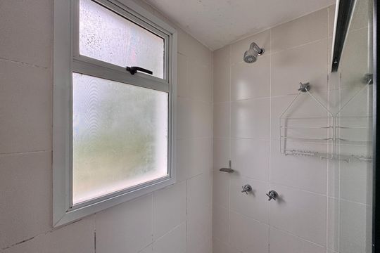 Banheiro Suíte 1 de casa de condomínio à venda com 5 quartos, 650m² em Recreio dos Bandeirantes, Rio de Janeiro