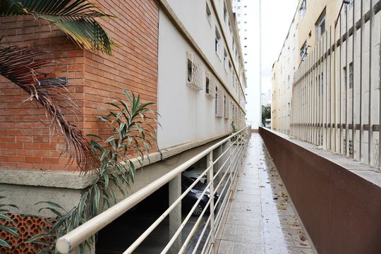 Entrada  de apartamento à venda com 3 quartos, 118m² em Santo Antônio, Belo Horizonte