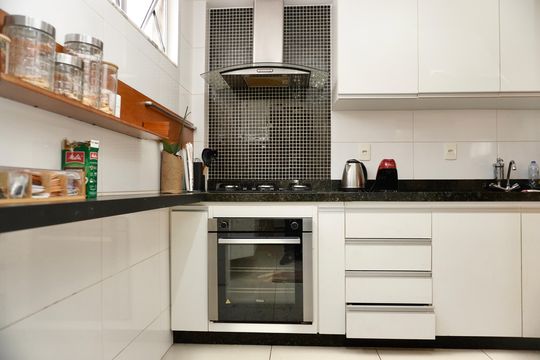 Cozinha  de apartamento à venda com 3 quartos, 118m² em Santo Antônio, Belo Horizonte