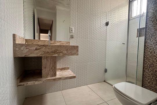 Banheiro de apartamento à venda com 2 quartos, 63m² em Jardim Santa Josefina, São Paulo