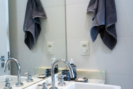 Banheiro de apartamento para alugar com 1 quarto, 50m² em Vila Gertrudes, São Paulo