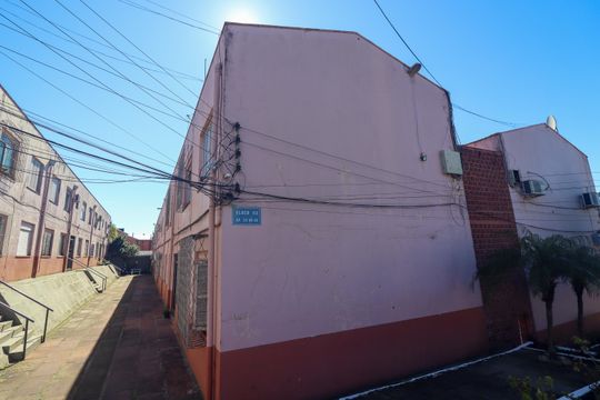Fachada do bloco de apartamento para alugar com 2 quartos, 42m² em Cristal, Porto Alegre