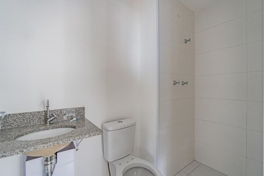 Banheiro de apartamento para alugar com 2 quartos, 40m² em Vila Nair, São Paulo