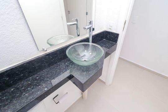 Banheiro de apartamento para alugar com 2 quartos, 42m² em Fazenda Caguaçu, São Paulo