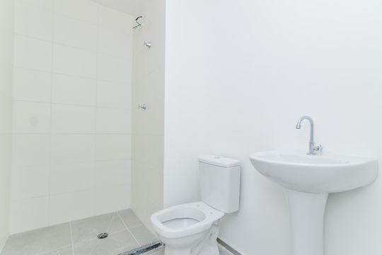 Banheiro  de apartamento para alugar com 2 quartos, 38m² em Picanço, Guarulhos