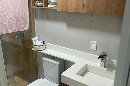 Banheiro de apartamento para alugar com 2 quartos, 56m² em Bandeiras, Osasco
