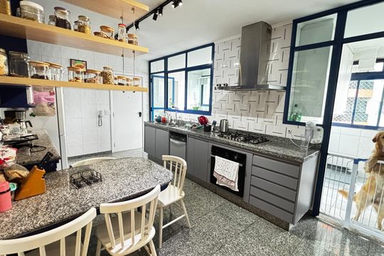Cozinha de apartamento à venda com 4 quartos, 190m² em Vila Valparaíso, Santo André