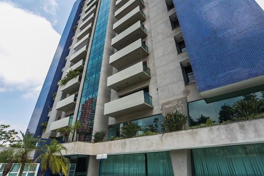 Fachada do bloco de apartamento à venda com 4 quartos, 190m² em Vila Valparaíso, Santo André